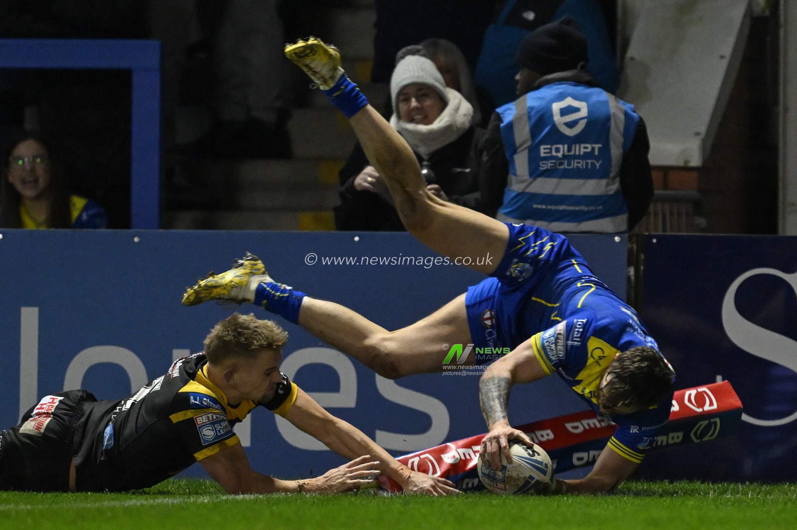Matty Ashton of Warrington Wolves goes over for a try during the Betfred Super League Round 3 match Warrington Wolves vs Castleford Tigers at Halliwell Jones Stadium, Warrington, United Kingdom, 1st March 2024

(Photo by Craig Thomas/News Images)