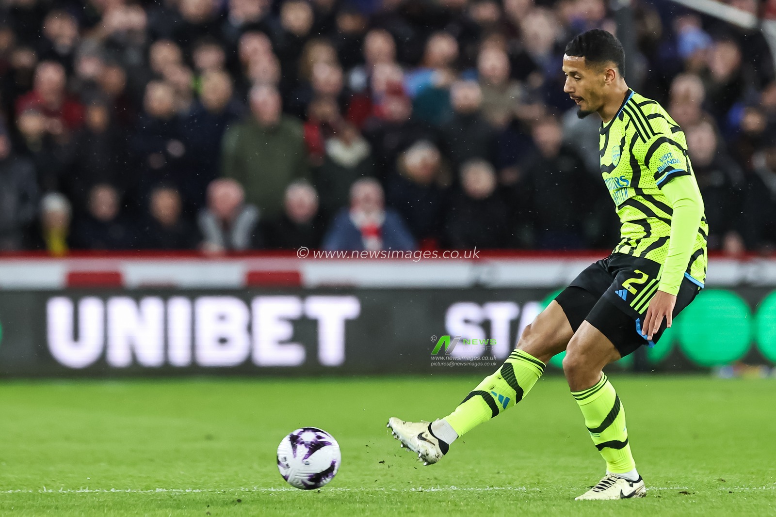 William Saliba of Arsenal passes the ball during the Premier League match Sheffield United vs Arsenal at Bramall Lane, Sheffield, United Kingdom, 4th March 2024

(Photo by Mark Cosgrove/News Images)