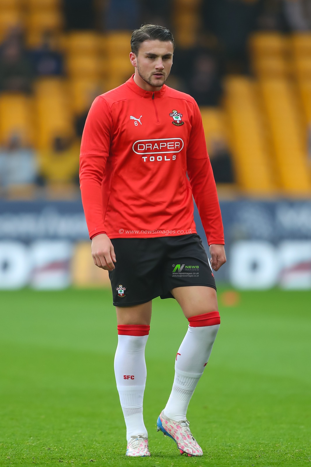 Taylor Harwood-Bellis of Southampton warms up ahead of the Premier League match Wolverhampton Wanderers vs Southampton at Molineux, Wolverhampton, United Kingdom, 9th November 2024

(Photo by Gareth Evans/News Images)