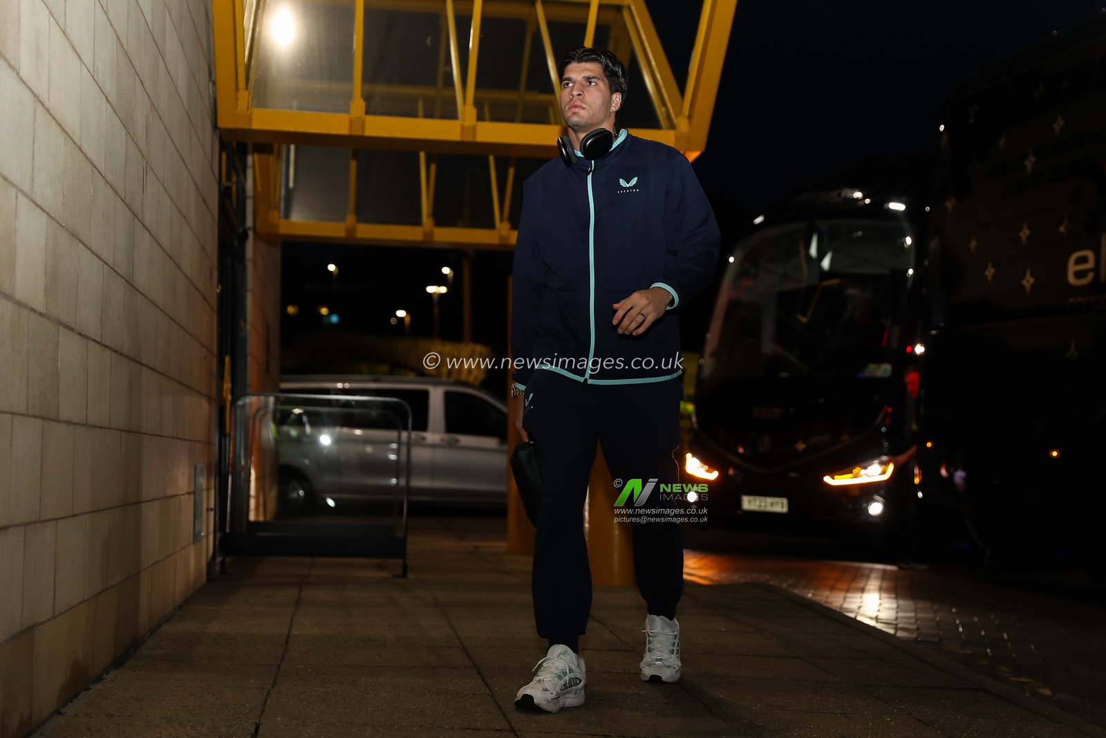 JoÃ£o VirgÃ­nia of Everton arrives ahead of the Premier League match Wolverhampton Wanderers vs Everton at Molineux, Wolverhampton, United Kingdom, 8th March 2025

(Photo by Gareth Evans/News Images)