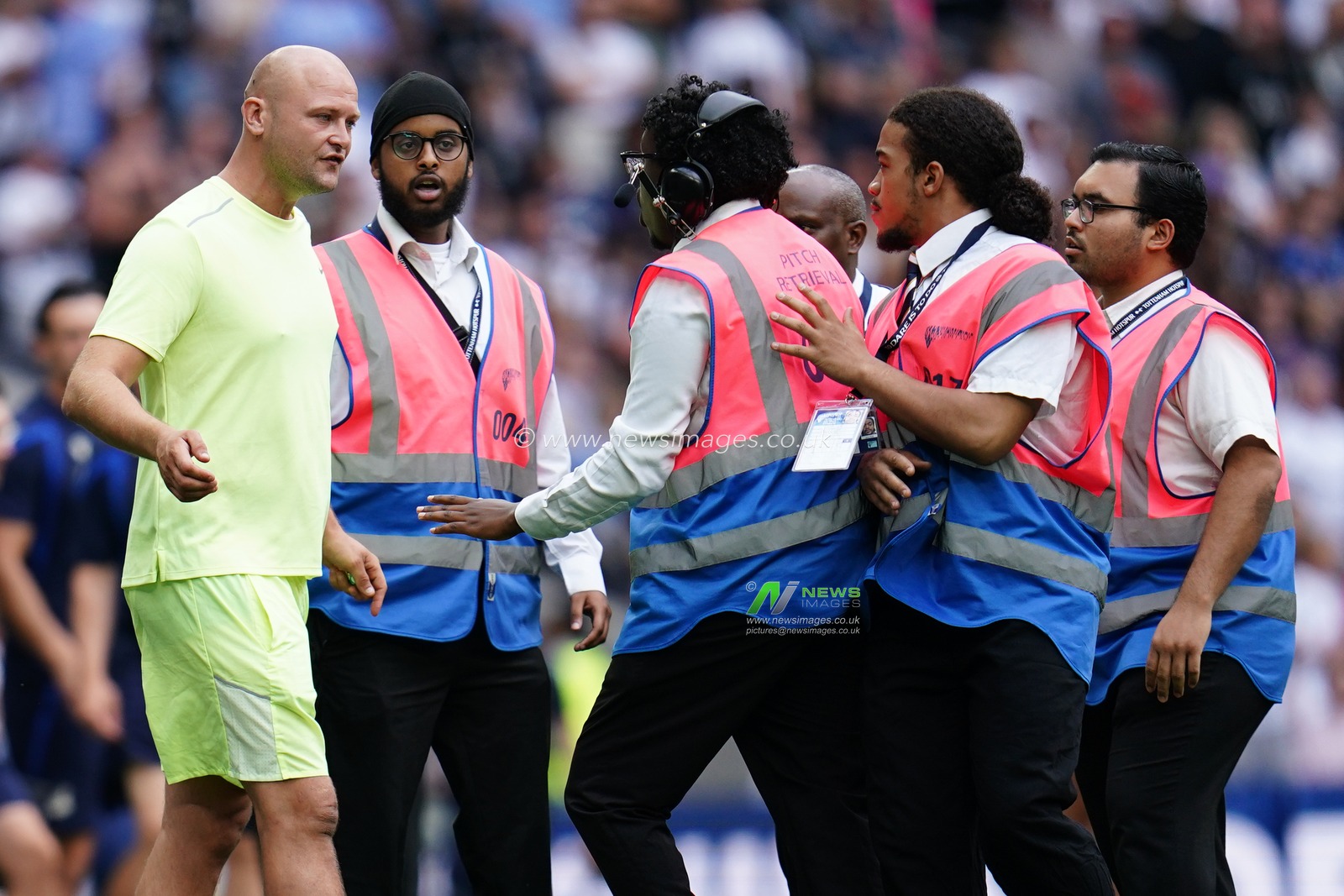 Pitch invader is stopped at full time during the pre-season friendly match Tottenham Hotspur vs Hoffenheim at Tottenham Hotspur Stadium, London, United Kingdom on 15 August 2026

(Photo by Harvey Murphy/News Images)