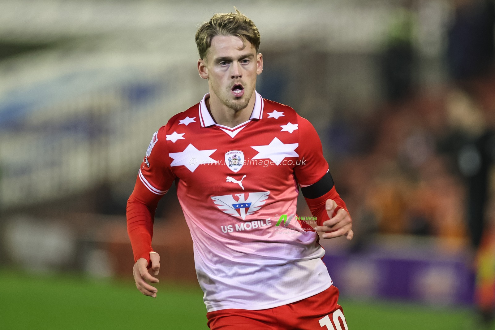 Josh Benson #10 of Barnsley during the Sky Bet League 1 match Barnsley vs Shrewsbury Town at Oakwell, Barnsley, United Kingdom, 24th October 2023

(Photo by Mark Cosgrove/News Images)