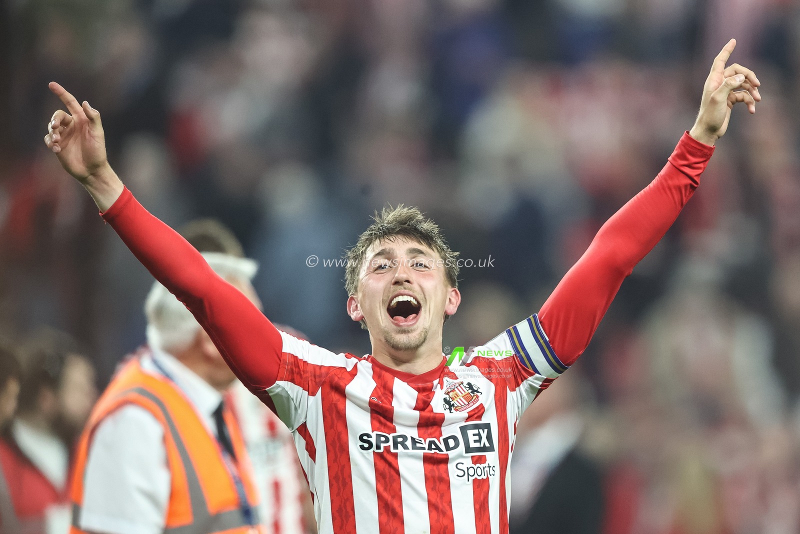 Dan Neil of Sunderland celebrates the win during the Sky Bet Championship Playoff Semi-final match Sunderland vs Coventry City at Stadium Of Light, Sunderland, United Kingdom, 13th May 2025

(Photo by Alfie Cosgrove/News Images)