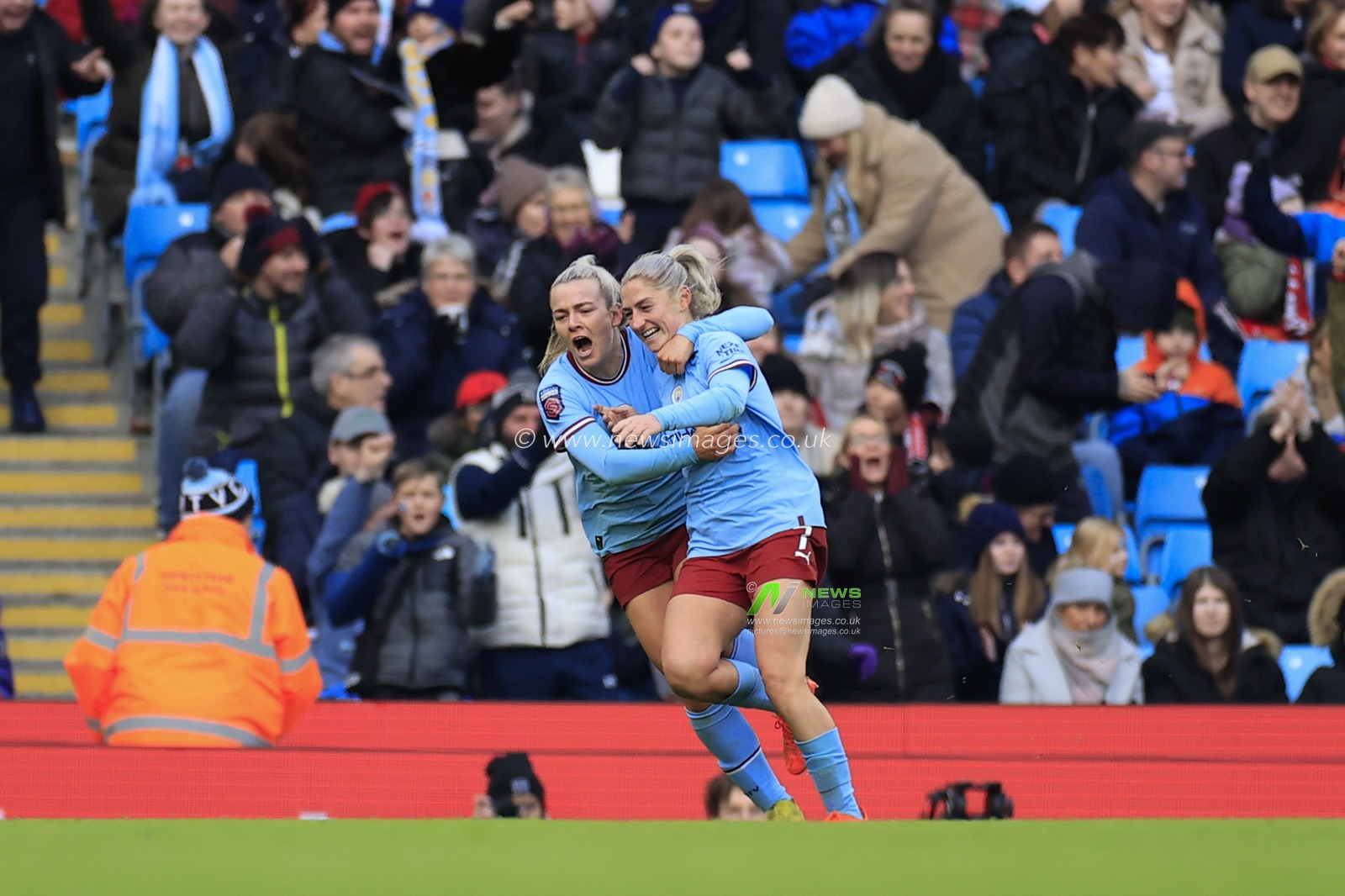 Laura Coombs #7 of Manchester City celebrates scoring to make it 1-1 during of the The FA Women's Super League match Manchester City Women vs Manchester United Women at Etihad Campus, Manchester, United Kingdom, 11th December 2022

(Photo by Conor Molloy/News Images)