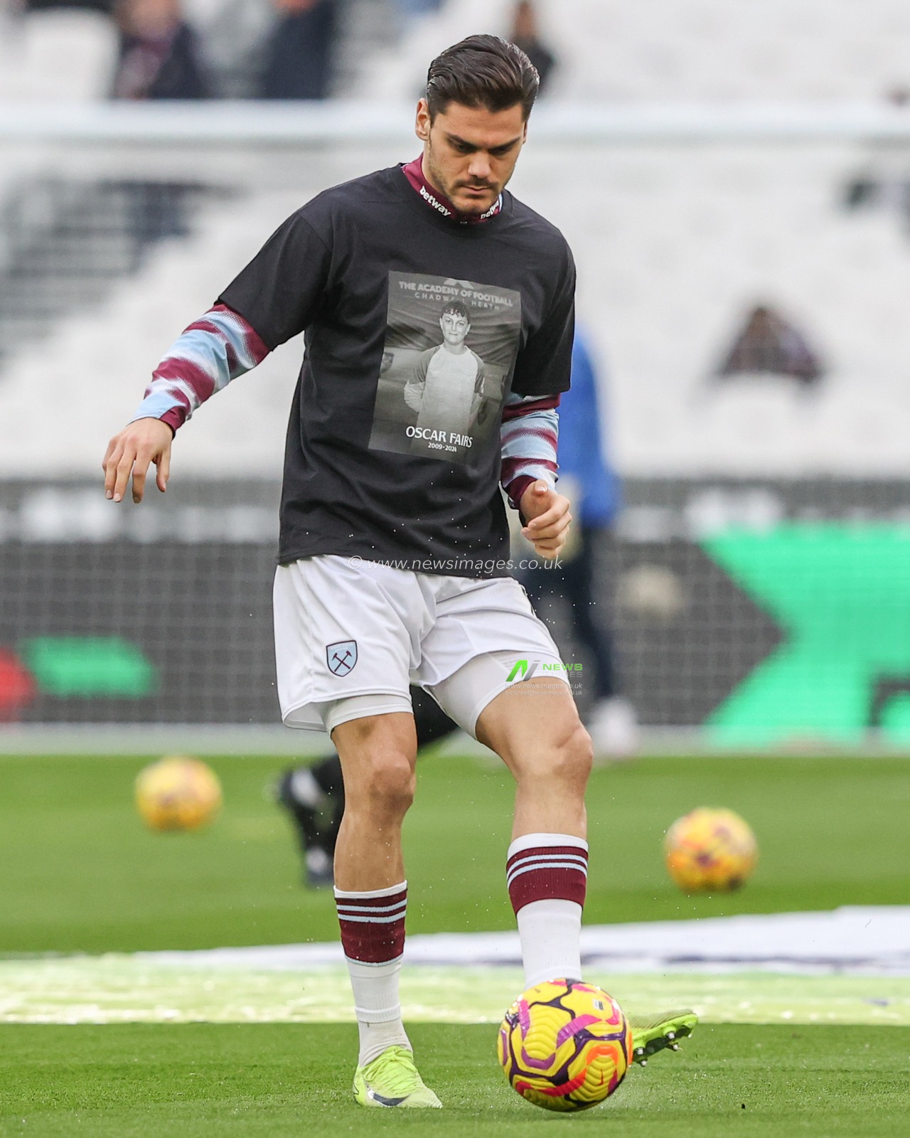 Konstantinos Mavropanos of West Ham United in the pregame warmup session during the Premier League match West Ham United vs Brighton and Hove Albion at London Stadium, London, United Kingdom, 21st December 2024

(Photo by Alfie Cosgrove/News Images)