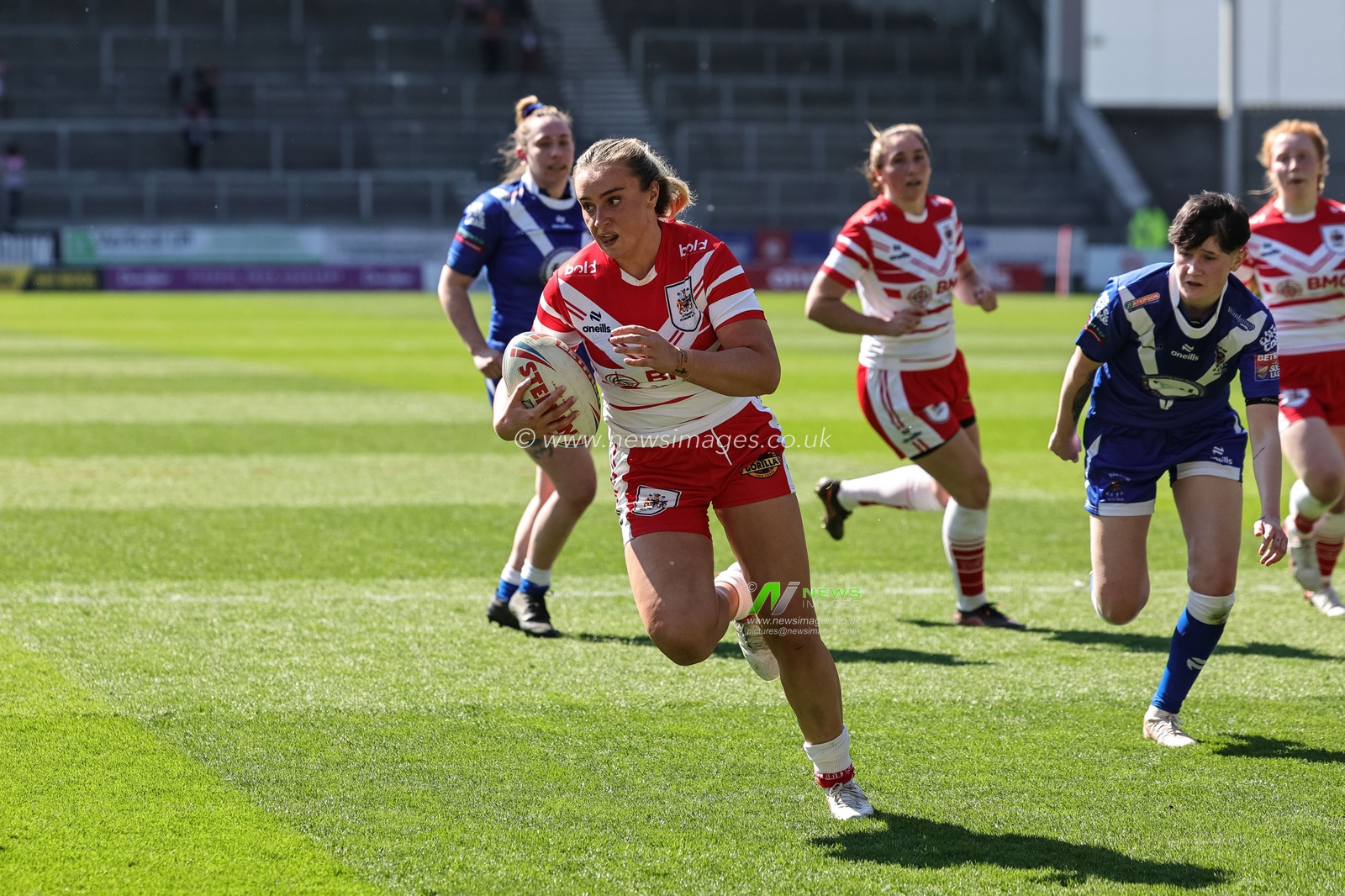 Paige Travis of St Helen’s goes over for a try during the Betfred Women's Challenge Cup Quarter Final match St Helens vs Barrow Raiders at The BrewDog Stadium, St Helens, United Kingdom on 25 April 2026

(Photo by Mark Cosgrove/News Images)