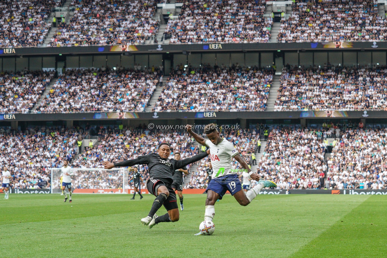 Kenny Tete #2 of Fulham slides into Ryan Sessegnon #19 of Tottenham Hotspur during the Premier League match Tottenham Hotspur vs Fulham at Tottenham Hotspur Stadium, London, United Kingdom, 3rd September 2022

(Photo by Richard Washbrooke/News Images)