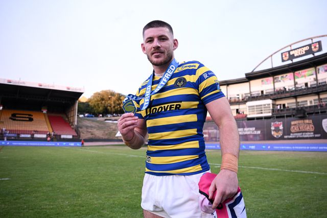 Danny Walker of Warrington Wolves poses for a photo with the MOTM medal following the Betfred Super League round 22 match Bradford Bulls vs Warrington Wolves at Odsal Stadium, Bradford, United Kingdom on 08 August 2026

(Photo by Ben Roberts/News Images)