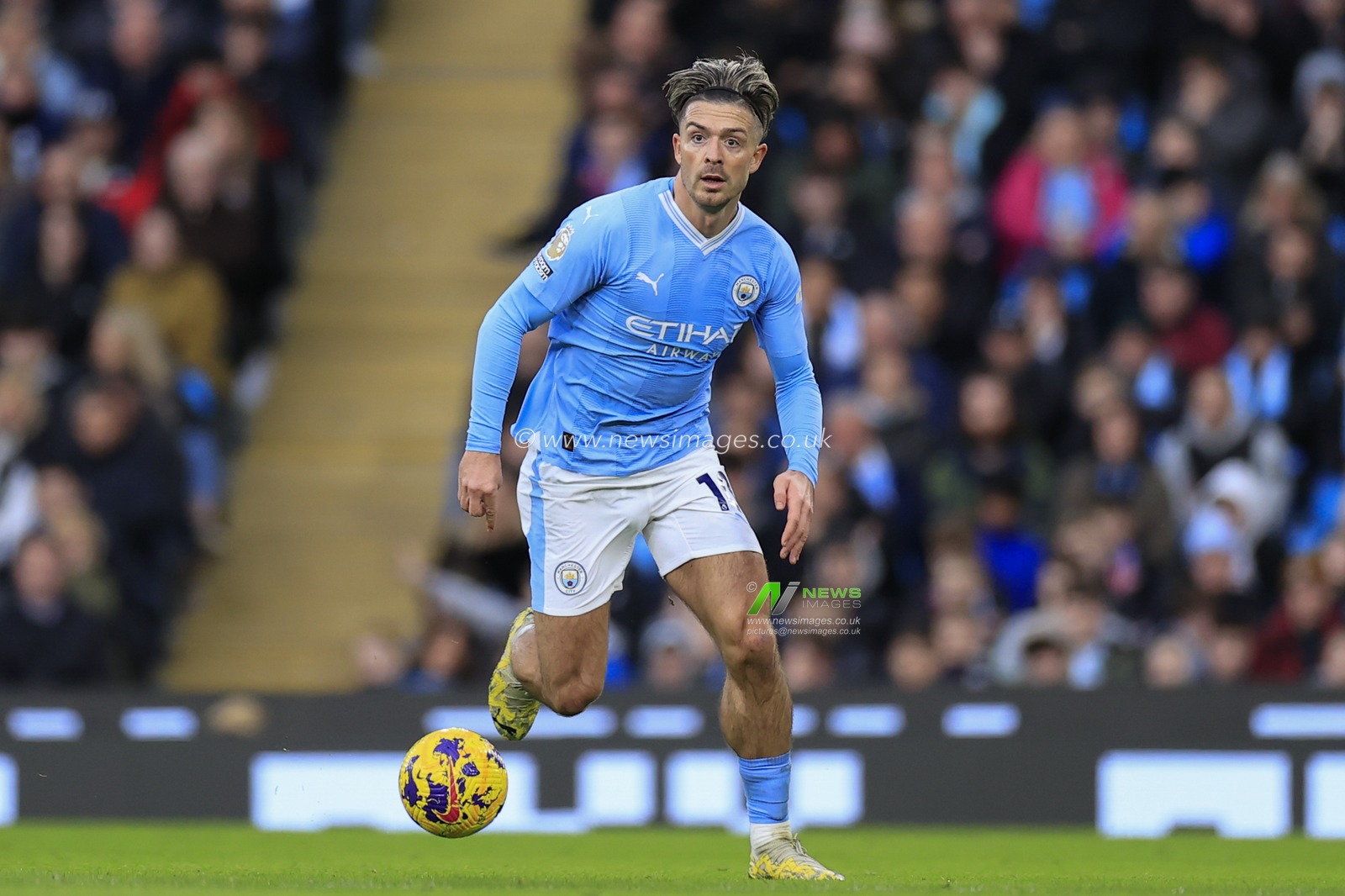 Jack Grealish #10 of Manchester City in action during the Premier League match Manchester City vs Crystal Palace at Etihad Stadium, Manchester, United Kingdom, 16th December 2023

(Photo by Conor Molloy/News Images)