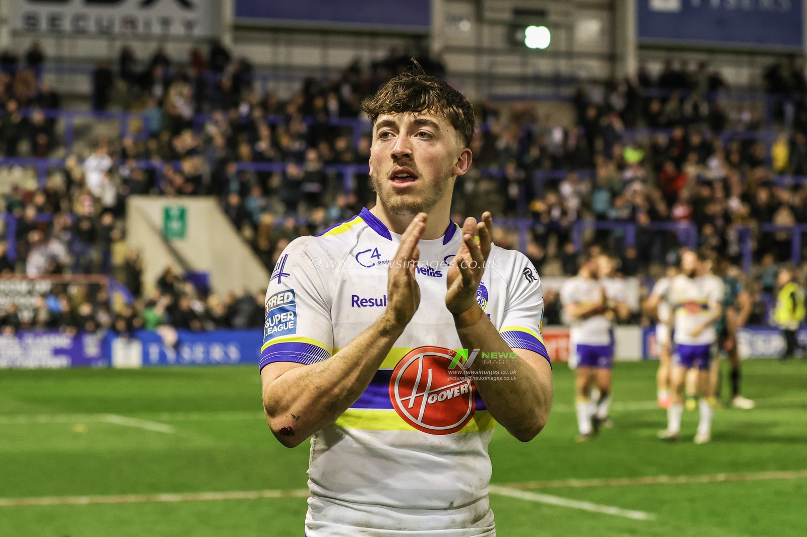 Matty Ashton #5 of Warrington Wolves celebrates the win with the fans during the Betfred Super League Round 5 match Warrington Wolves vs Leigh Leopards at Halliwell Jones Stadium, Warrington, United Kingdom, 17th March 2023

(Photo by Mark Cosgrove/News Images)