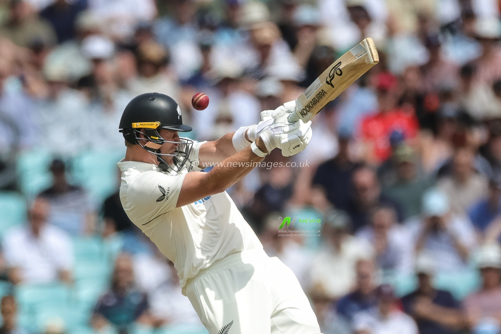 Kyle Jamieson of New Zealand takes a ball to the head during the 2nd Rothesay Test Match Day 2 match England vs New Zealand at The Kia Oval, London, United Kingdom on 18 June 2026

(Photo by Mark Cosgrove/News Images)