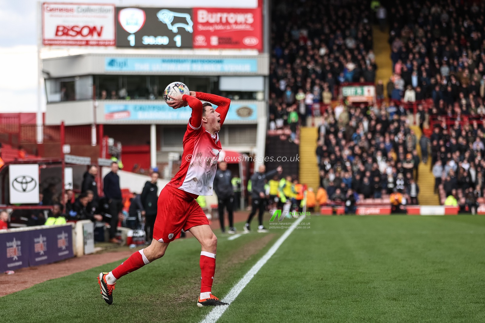 MaÃ«l de Gevigney of Barnsley takes a throw-in during the Sky Bet League 1 match Barnsley vs Derby County at Oakwell, Barnsley, United Kingdom, 24th February 2024

(Photo by Mark Cosgrove/News Images)