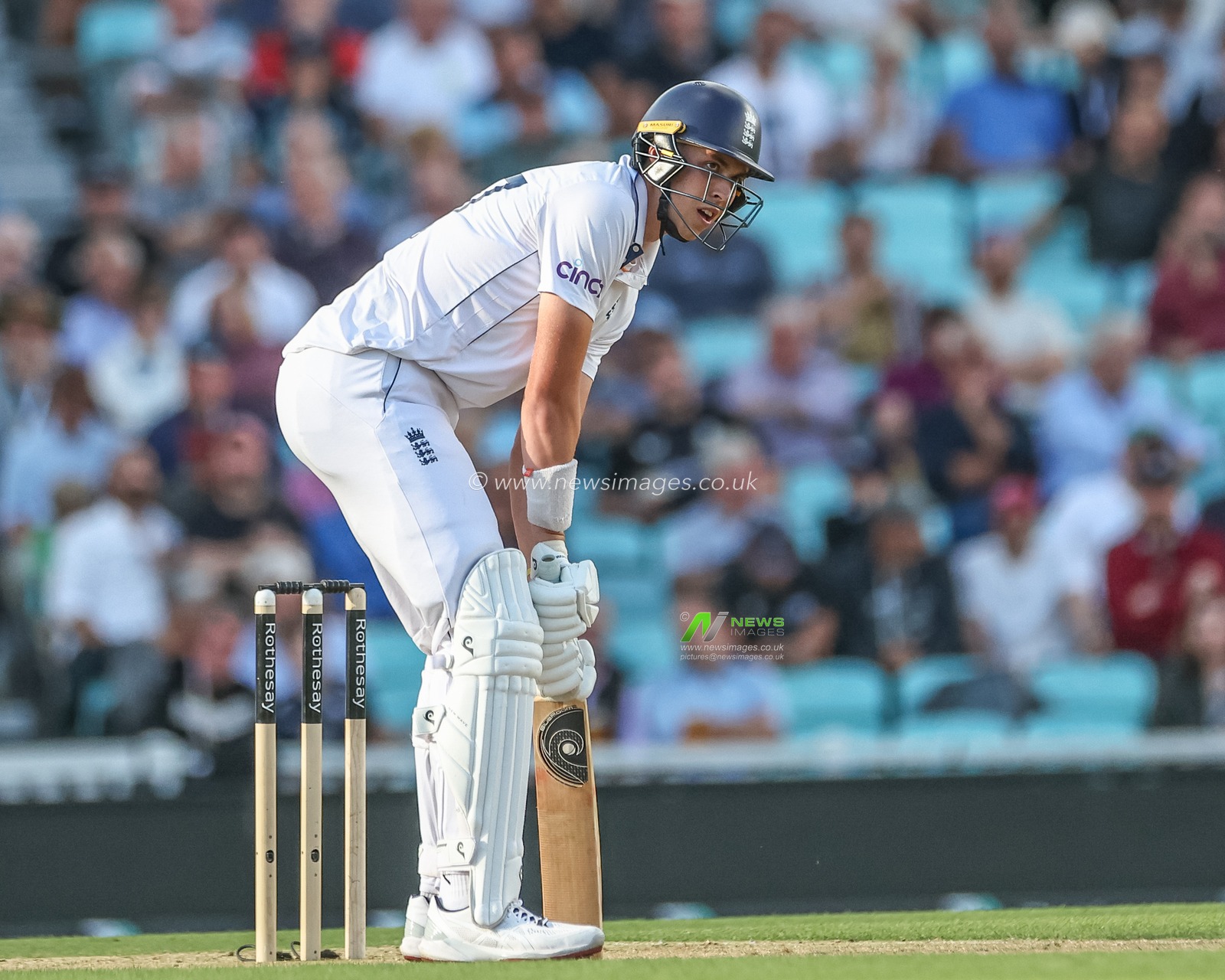 Josh Hull of England taps the bat at the side of his size 15 trainers during the 3rd Rothesay Test Match Day Three England v Sri Lanka at The Kia Oval, London, United Kingdom, 8th September 2024

(Photo by Mark Cosgrove/News Images)