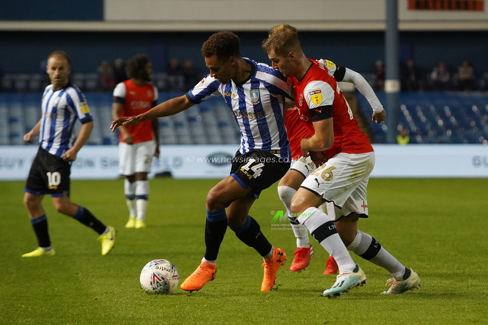 20th August 2019 , Hillsborough, Sheffield, England; Sky Bet Championship, Sheffield Wednesday vs Luton Town : Jacob Murphy (14) of Sheffield Wednesday and Glen Rea of Luton Town tussle for the ball

Credit: Kurt Fairhurst/News Images,

English Football League images are subject to DataCo Licence