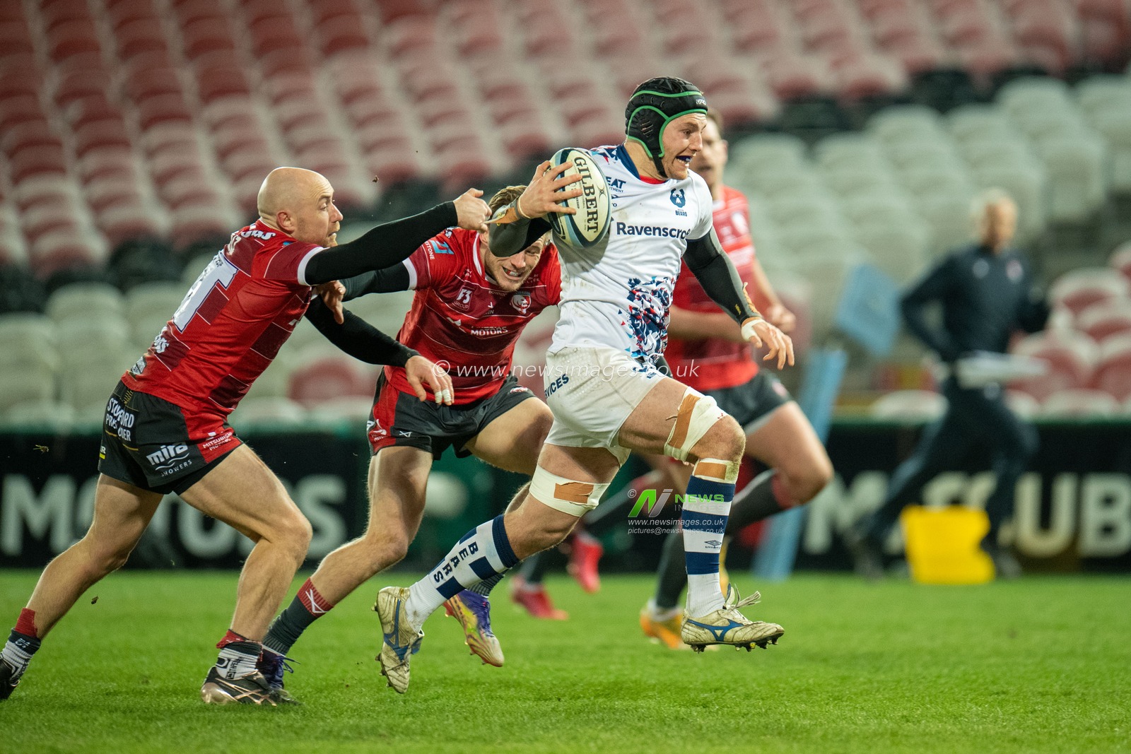 JAKE HEENAN #6 of Bristol Bears powers towards the try line
