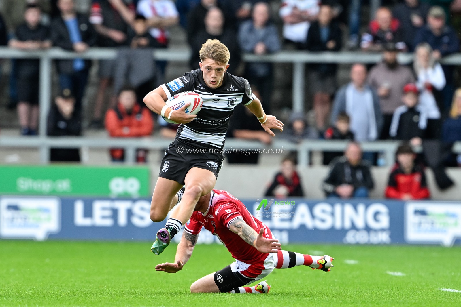 Logan Moy Hull FC breaks forward during the Betfred Super League Round 16 match Salford Red Devils vs Hull FC at Salford Community Stadium, Eccles, United Kingdom, 7th July 2024

(Photo by Cody Froggatt/News Images)