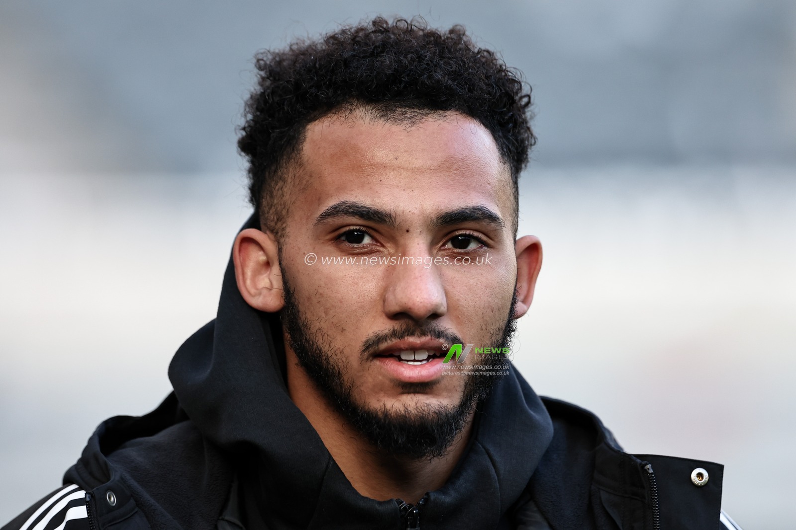Lloyd Kelly of Newcastle United arrives during the Premier League match Newcastle United vs Fulham at St. James's Park, Newcastle, United Kingdom, 1st February 2025

(Photo by Mark Cosgrove/News Images)