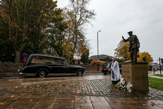 The hearse of Harold Dennis “Dickie” Bird OBE arrives at his statue outside St Mary's Church on the day of his funeral, Barnsley, United Kingdom, 19th October 2025

(Photo by Alfie Cosgrove/News Images)