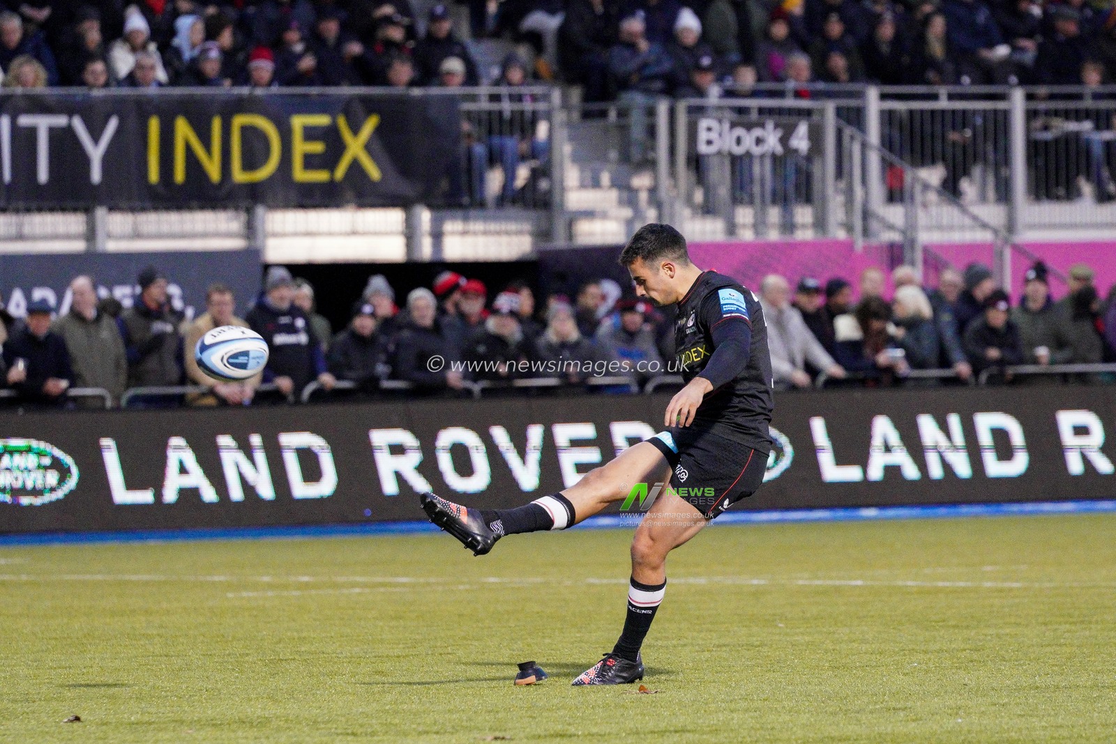 Alex Lozowski #13 of Saracens converts the try kick