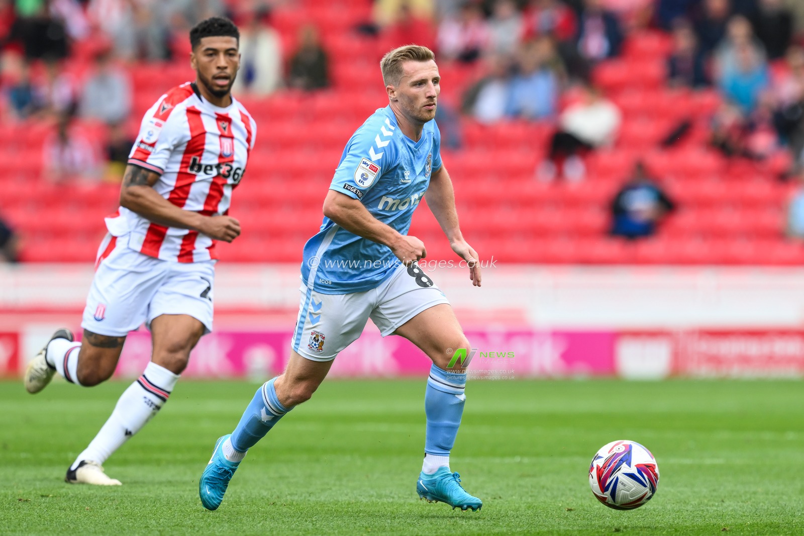 Jamie Allen of Coventry City makes a break with the ball during the Sky Bet Championship match Stoke City vs Coventry City at Bet365 Stadium, Stoke-on-Trent, United Kingdom, 10th August 2024

(Photo by Craig Thomas/News Images)