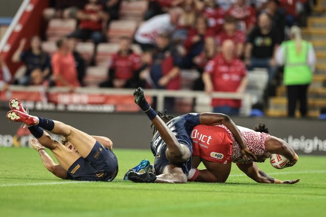 Fanitesi Niu of Leigh Leopards goes over for a try during the Betfred Super League Round 23 match Leigh Leopards vs Salford Red Devils at Leigh Sports Village, Leigh, United Kingdom, 22nd August 2025

(Photo by Mark Cosgrove/News Images)