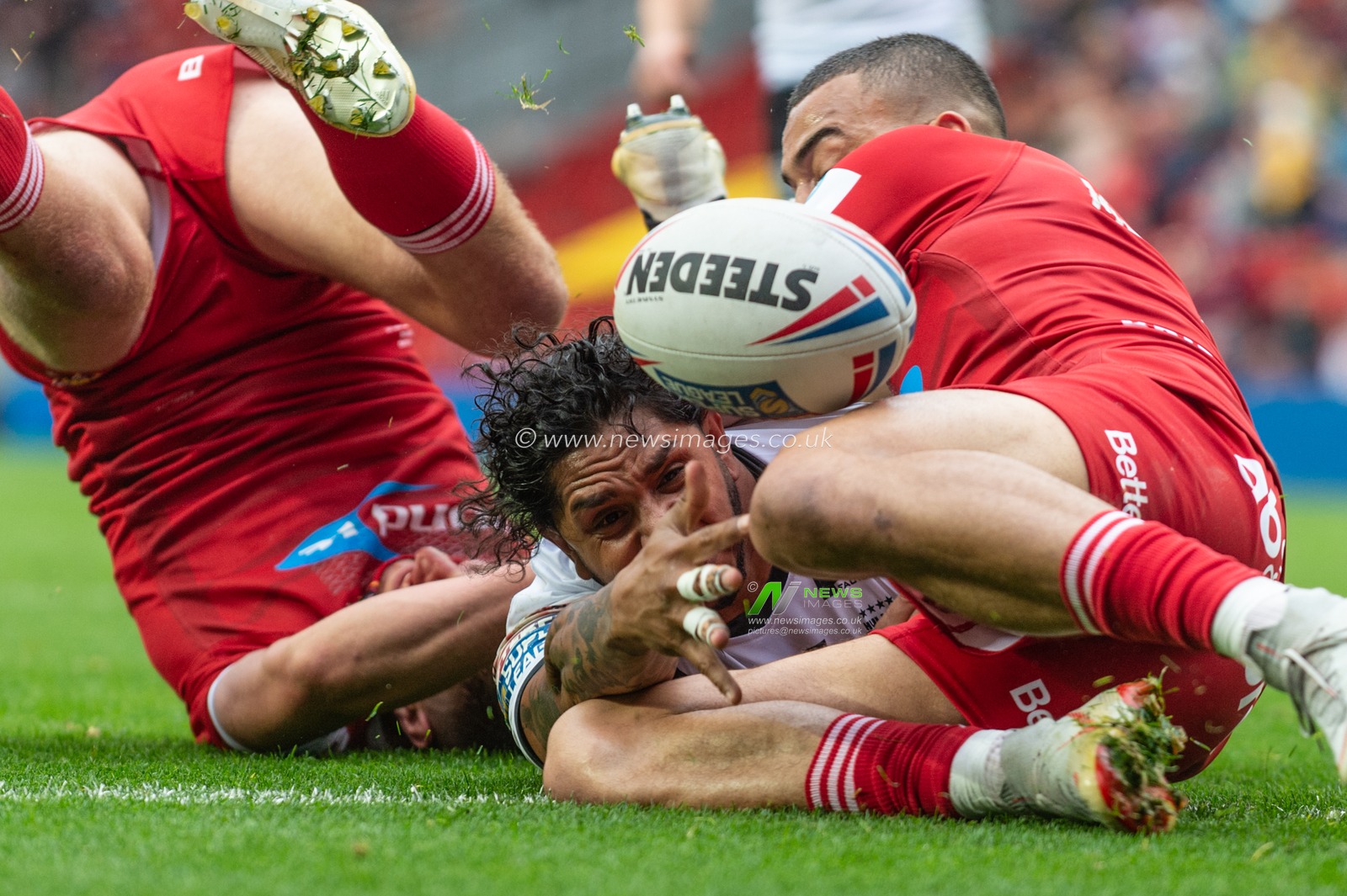25th May 2019 , Anfield Stadium, Liverpool, England; Dacia Magic Weekend, Betfred Super League Round 16, Hull FC vs Huddersfield Giants ; Albert Kelly of Hull FC loses the ball before the line

Credit: Richard Long/News Images