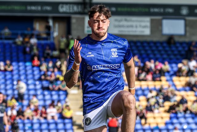 Matty Ashton of Warrington Wolves in the pre-game warm up during the Betfred Super League round 5 match Warrington Wolves vs Castleford Tigers at The Halliwell Jones Stadium, Warrington, United Kingdom on 21 March 2026

(Photo by Alfie Cosgrove/News Images)