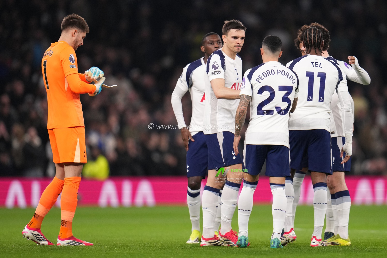 Tottenham hotspur players before kick off during the Premier League match Tottenham Hotspur vs Crystal Palace at Tottenham Hotspur Stadium, London, United Kingdom on 05 March 2026

(Photo by Harvey Murphy/News Images)