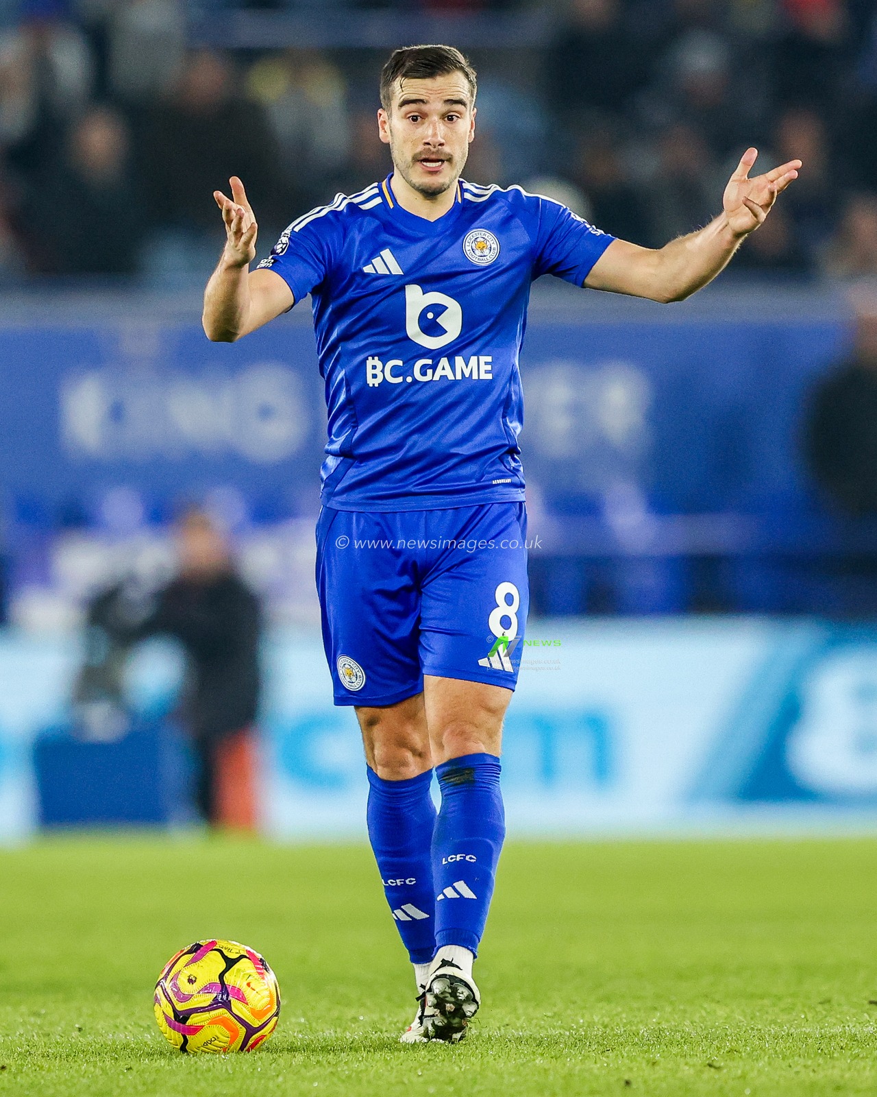 Harry Winks of Leicester City reacts during the Premier League match Leicester City vs Crystal Palace at King Power Stadium, Leicester, United Kingdom, 15th January 2025

(Photo by Alfie Cosgrove/News Images)