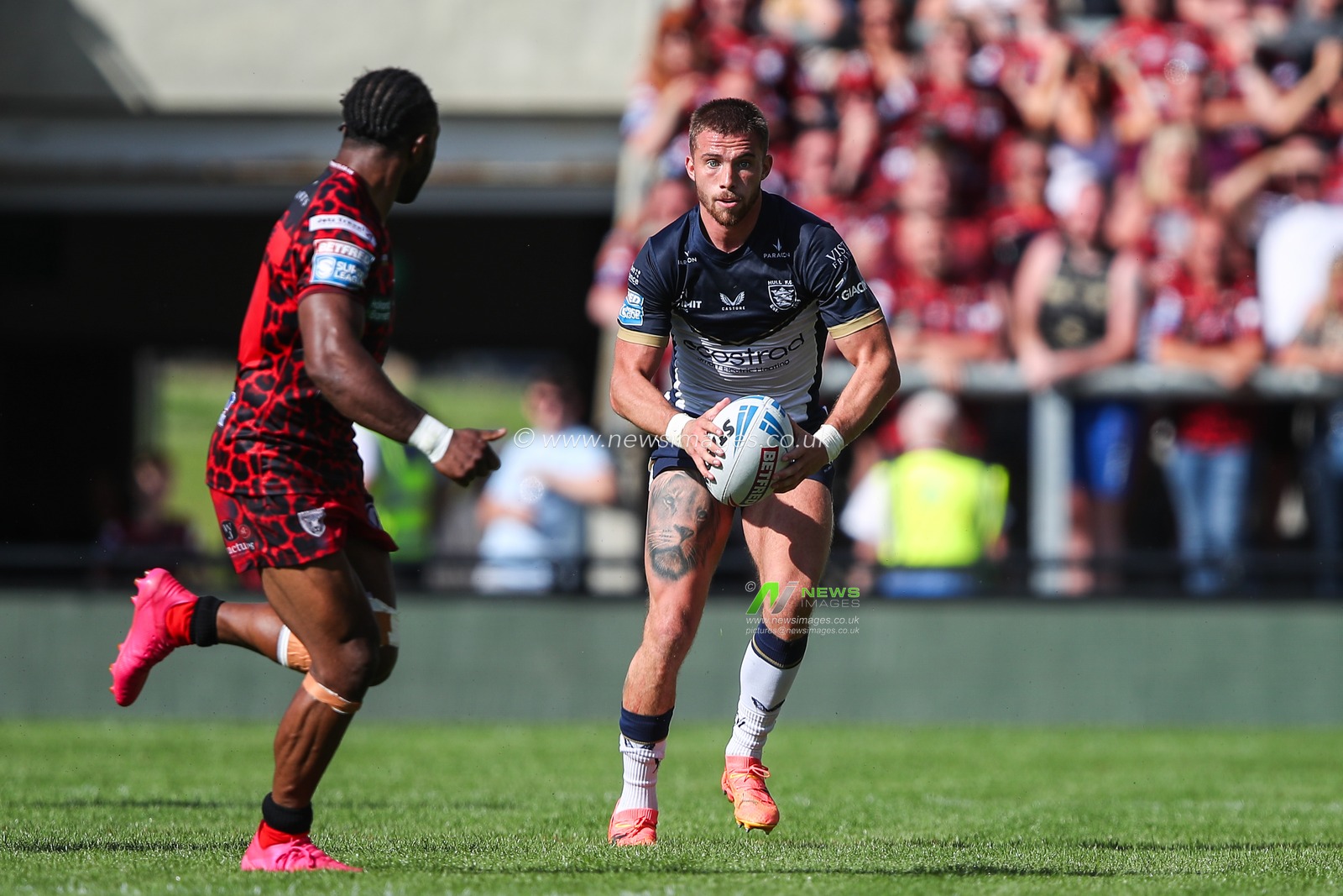 Jack Walker of Hull FC breaks with the ball during the Betfred Super League Round 21 match Leigh Leopards vs Hull FC at Leigh Sports Village, Leigh, United Kingdom, 11th August 2024

(Photo by Gareth Evans/News Images)
