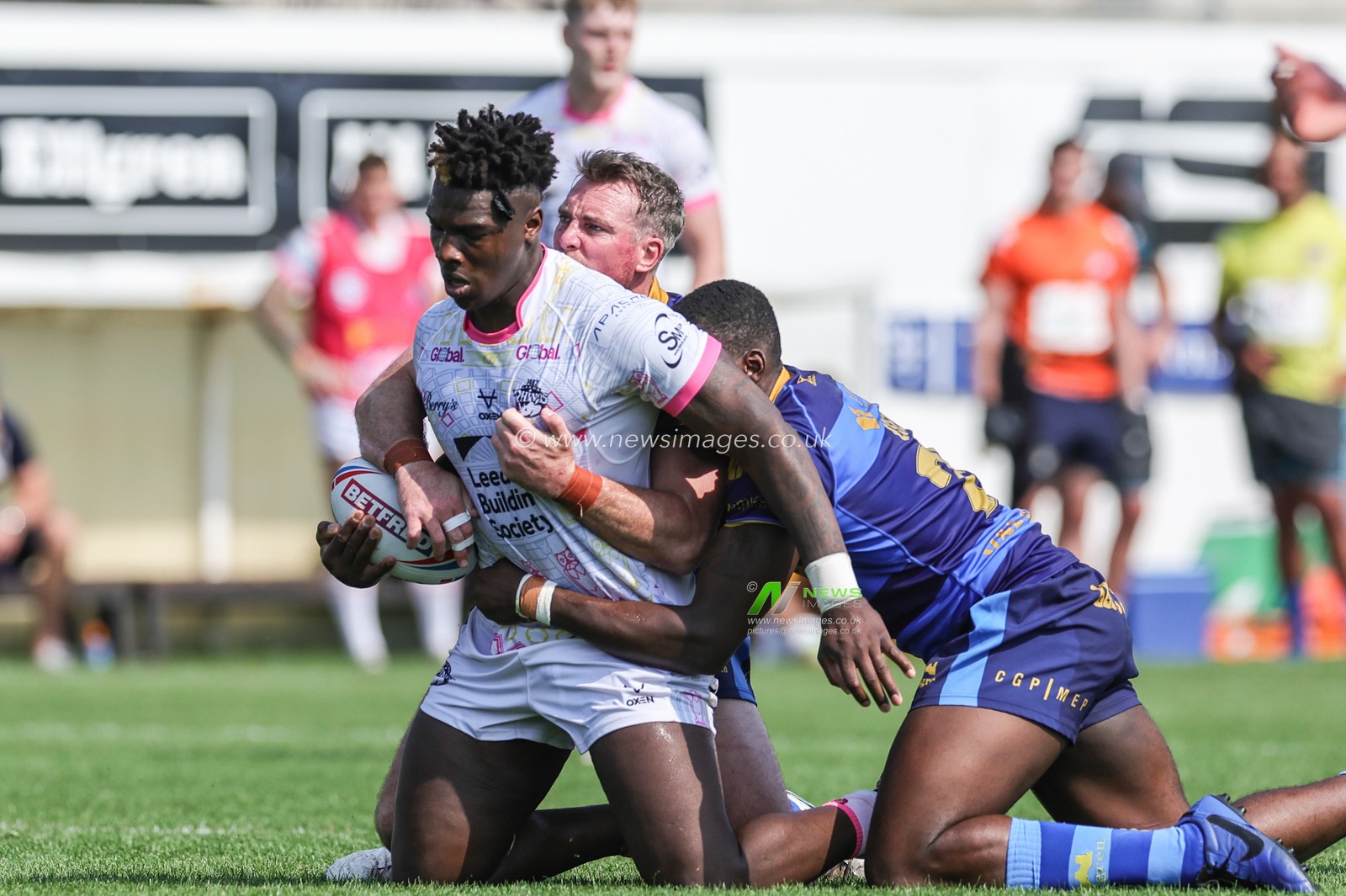 Leon Ruan #31 of Leeds Rhinos \tkkSam Eseh #25of Wakefield Trinity during the Betfred Super League Round 15 match Wakefield Trinity vs Leeds Rhinos at The Be Well Support Stadium, Wakefield, United Kingdom, 11th June 2023

(Photo by Mark Cosgrove/News Images)
