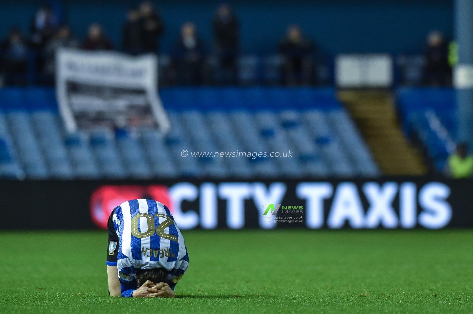 27th November 2019, Hillsborough, Sheffield, England; Sky Bet Championship, Sheffield Wednesday v Birmingham City : Adam Reach (20) of Sheffield Wednesday holds his head in pain after a robust challenge.

Credit: Dean Williams/News Images