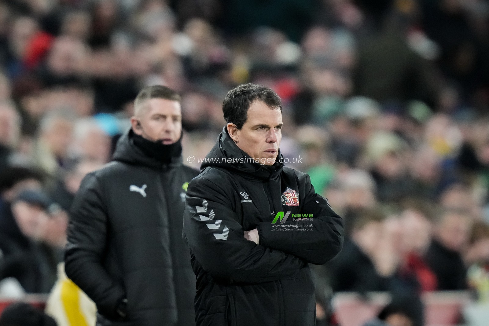 Regis Le Bris manager of Sunderland looks on during the Premier League match Brentford vs Sunderland at The Gtech Community Stadium, London, United Kingdom, 7th January 2026

(Photo by Maynard Manyowa/News Images)

*** GER AUT SUI OUT ***