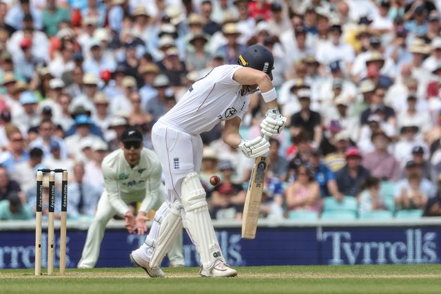 Jacob Bethell of England is bowled out by LBW by Kyle Jamieson of New Zealand during the 2nd Rothesay Test Match Day 4 match England vs New Zealand at The Kia Oval, London, United Kingdom on 20 June 2026

(Photo by Mark Cosgrove/News Images)