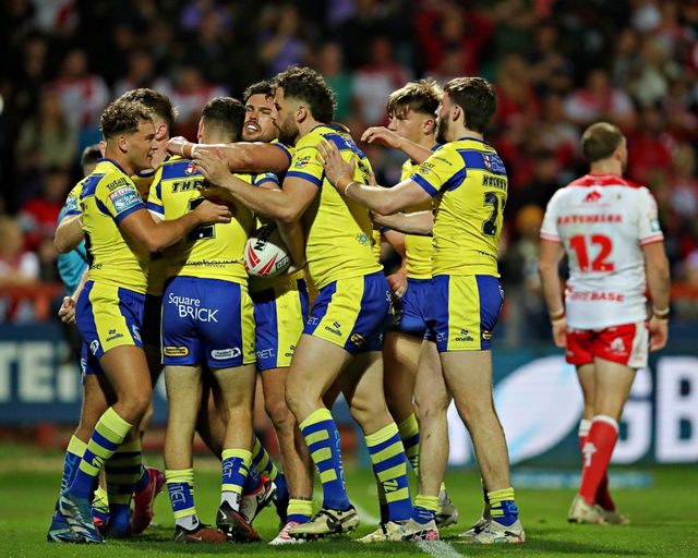 Josh Thewlis of Warrington Wolves celebrates his try during  the Betfred Super League round 27 match Hull KR vs Warrington Wolves at Sewell Group Craven Park, Kingston upon Hull, United Kingdom, 18th September 2025

(Photo by Sam Eaden/News Images)