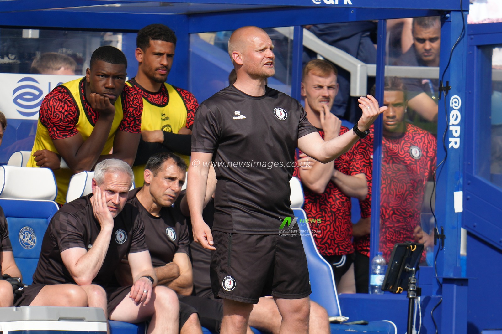 Liam Manning Manager of Bristol City during the Sky Bet Championship match Queens Park Rangers vs Bristol City at Kiyan Prince Foundation Stadium, London, United Kingdom, 12th April 2025

(Photo by Harvey Murphy/News Images)
