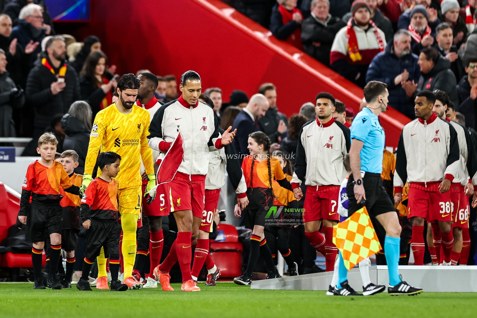 Virgil van Dijk of Liverpool leads the team onto the field prior to the UEFA Champions League Last 16 match Liverpool vs Paris Saint-Germain at Anfield, Liverpool, United Kingdom, 11th March 2025

(Photo by Mark Cosgrove/News Images)