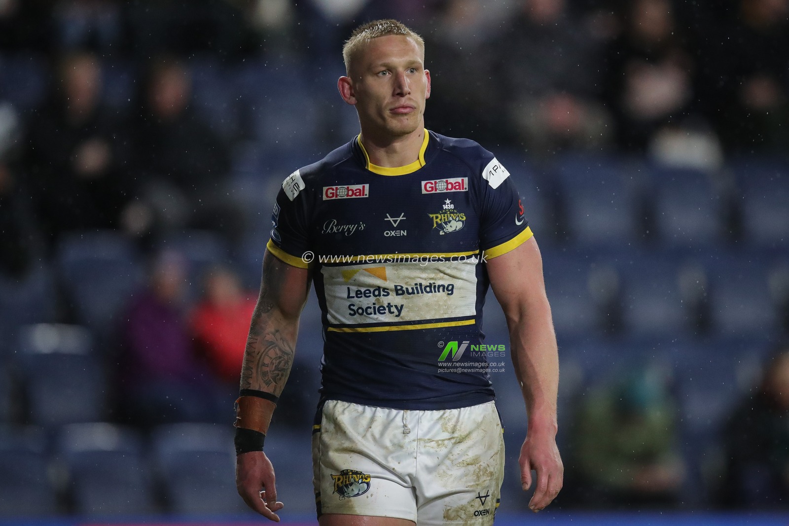 Mikolaj Oledzki #8 of Leeds Rhinos during the Betfred Super League Round 9 match Leeds Rhinos vs Hull FC at Headingley Stadium, Leeds, United Kingdom, 14th April 2023

(Photo by James Heaton/News Images)