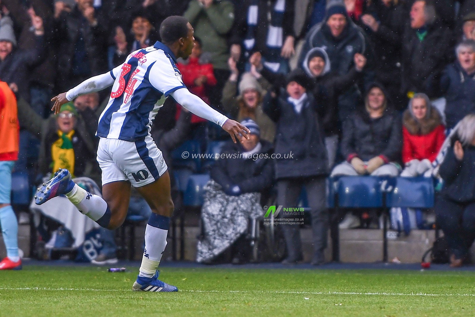 27th April 2019, The Hawthorns, West Bromwich, England; Sky Bet Championship, West Bromwich Albion vs Rotherham United ; Rekeem Harper (34) of West Bromwich Albion celebrates his goal


Credit: Gareth Dalley/News Images

English Football League images are subject to DataCo Licence