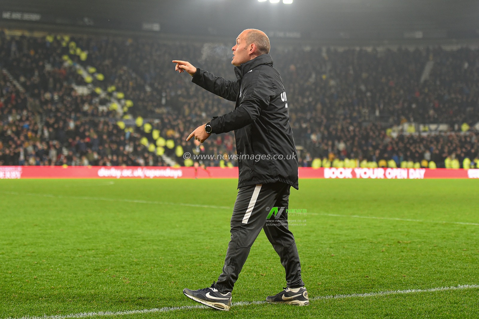 23rd November 2019, Pride Park Stadium, Derby, England; Sky Bet Championship, Derby County v Preston North End : Manager of Preston North End, Alex Neil shouts instructions to his players

Credit: Jon Hobley/News Images