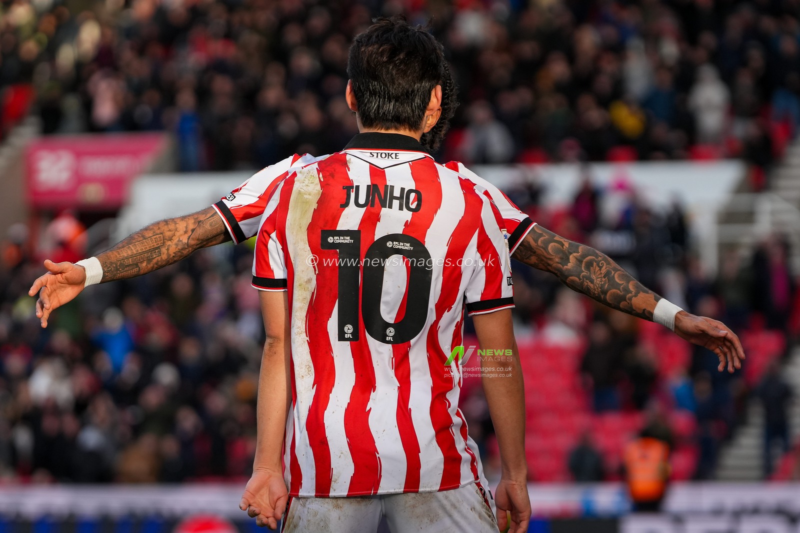 Sorba Thomas of Stoke City celebrates his goal with Bae Jun-Ho of Stoke City to make it 2-0 during the Sky Bet Championship match Stoke City vs Swansea City at Bet365 Stadium, Stoke-on-Trent, United Kingdom, 13th December 2025

(Photo by Maynard Manyowa/News Images)

*** GER AUT SUI OUT ***