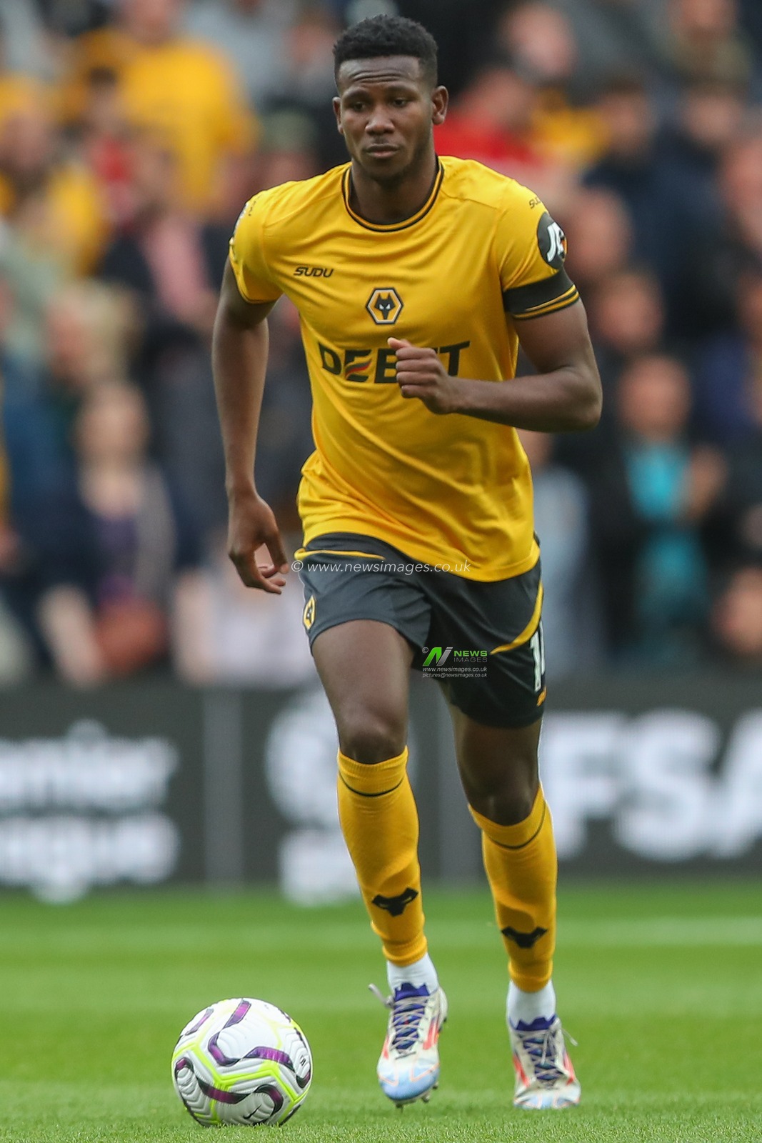 Yerson Mosquera of Wolverhampton Wanderers during the Premier League match Wolverhampton Wanderers vs Chelsea at Molineux, Wolverhampton, United Kingdom, 25th August 2024

(Photo by Gareth Evans/News Images)