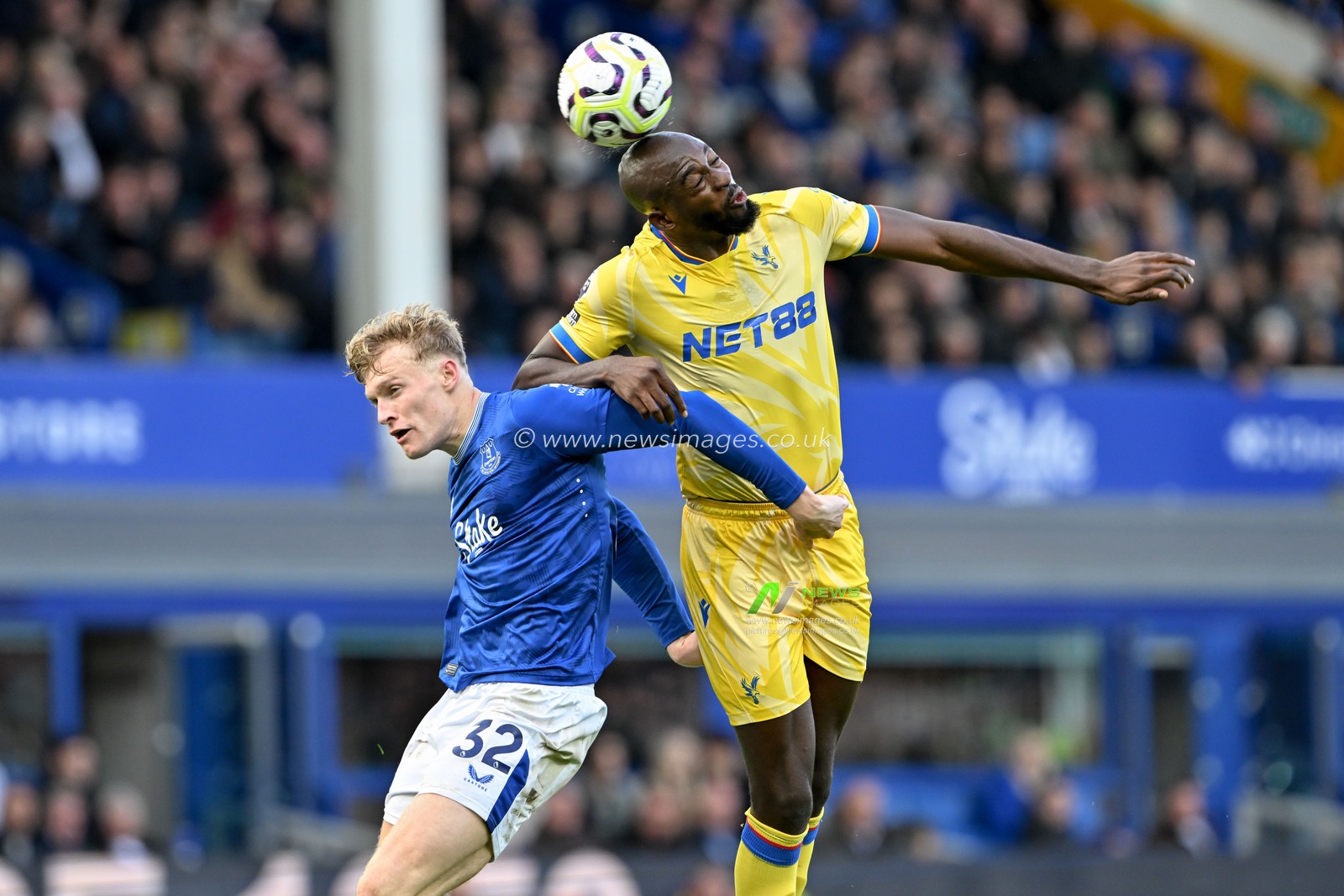 Jean-Philippe Mateta of Crystal Palace heads the ball towards goal during the Premier League match Everton vs Crystal Palace at Goodison Park, Liverpool, United Kingdom, 28th September 2024

(Photo by Cody Froggatt/News Images)