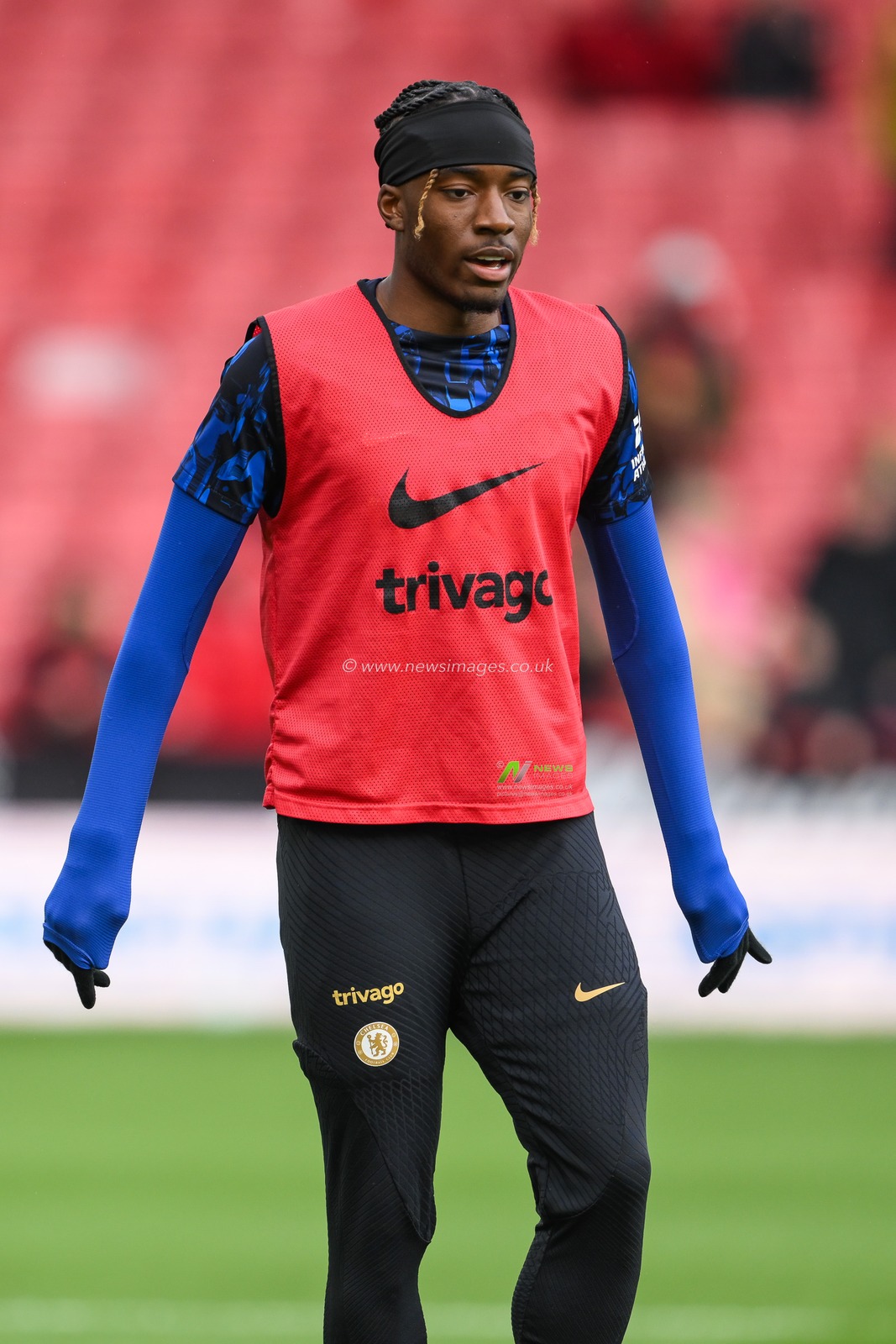 Noni Madueke of Chelsea during the pre-game warmup ahead of the Premier League match Sheffield United vs Chelsea at Bramall Lane, Sheffield, United Kingdom, 7th April 2024

(Photo by Craig Thomas/News Images)