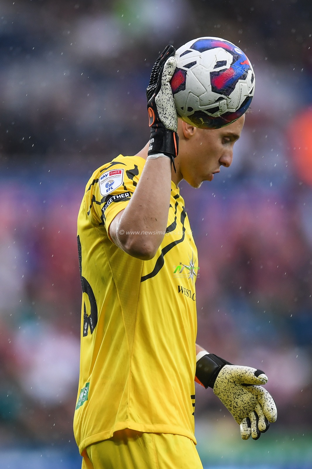 Steven Benda #13 of Swansea City during the Sky Bet Championship match Swansea City vs Queens Park Rangers at Swansea.com Stadium, Swansea, United Kingdom, 3rd September 2022

(Photo by Mike Jones/News Images)