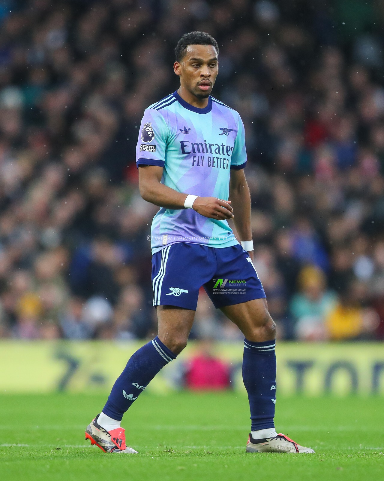 Jurrien Timber of Arsenal during the Premier League match Fulham vs Arsenal at Craven Cottage, London, United Kingdom, 8th December 2024

(Photo by Gareth Evans/News Images)