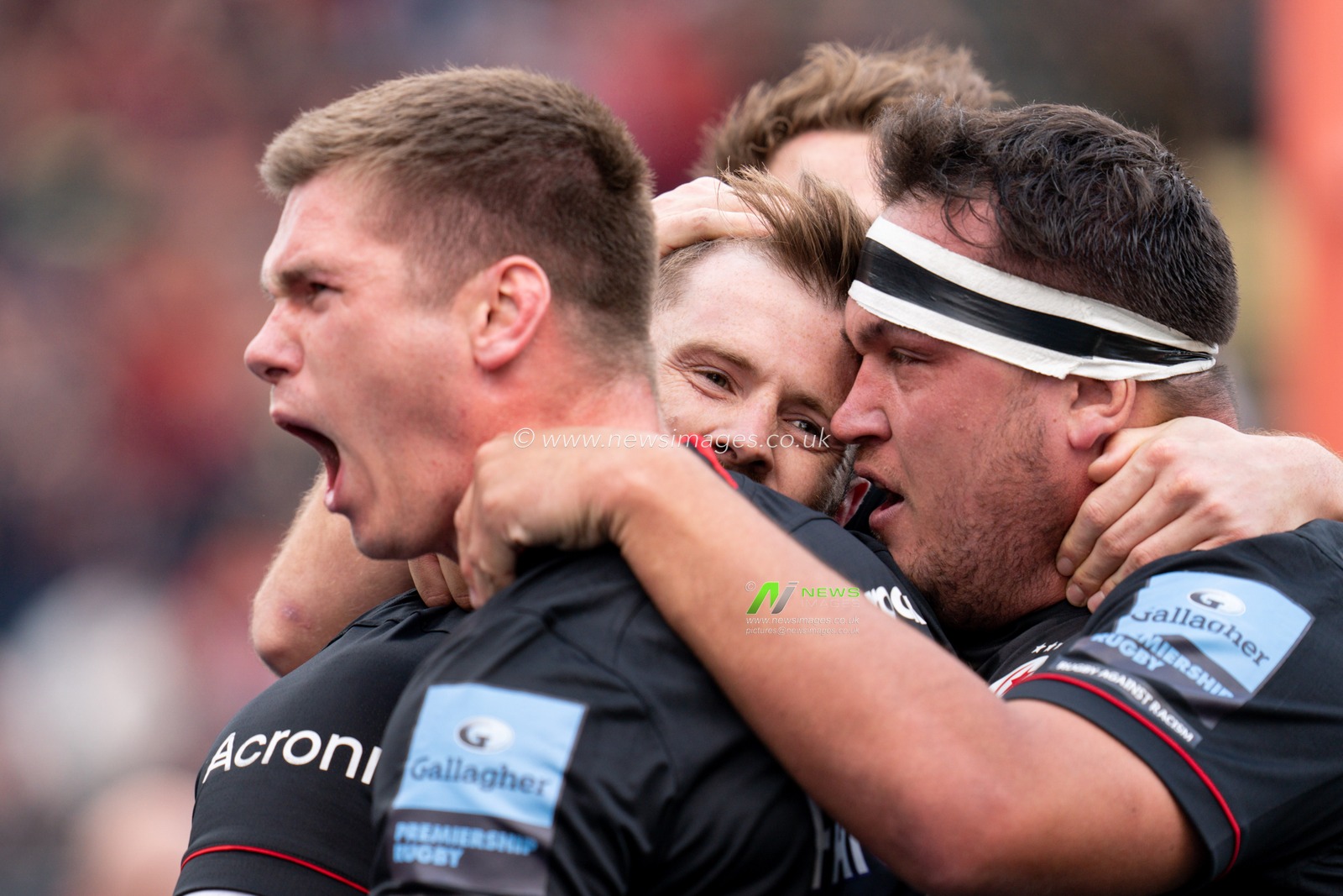 Elliot Daly #13 of Saracens celebrates his try with  Own Farrell #10 of Saracens,  Jamie George #2 of Saracens