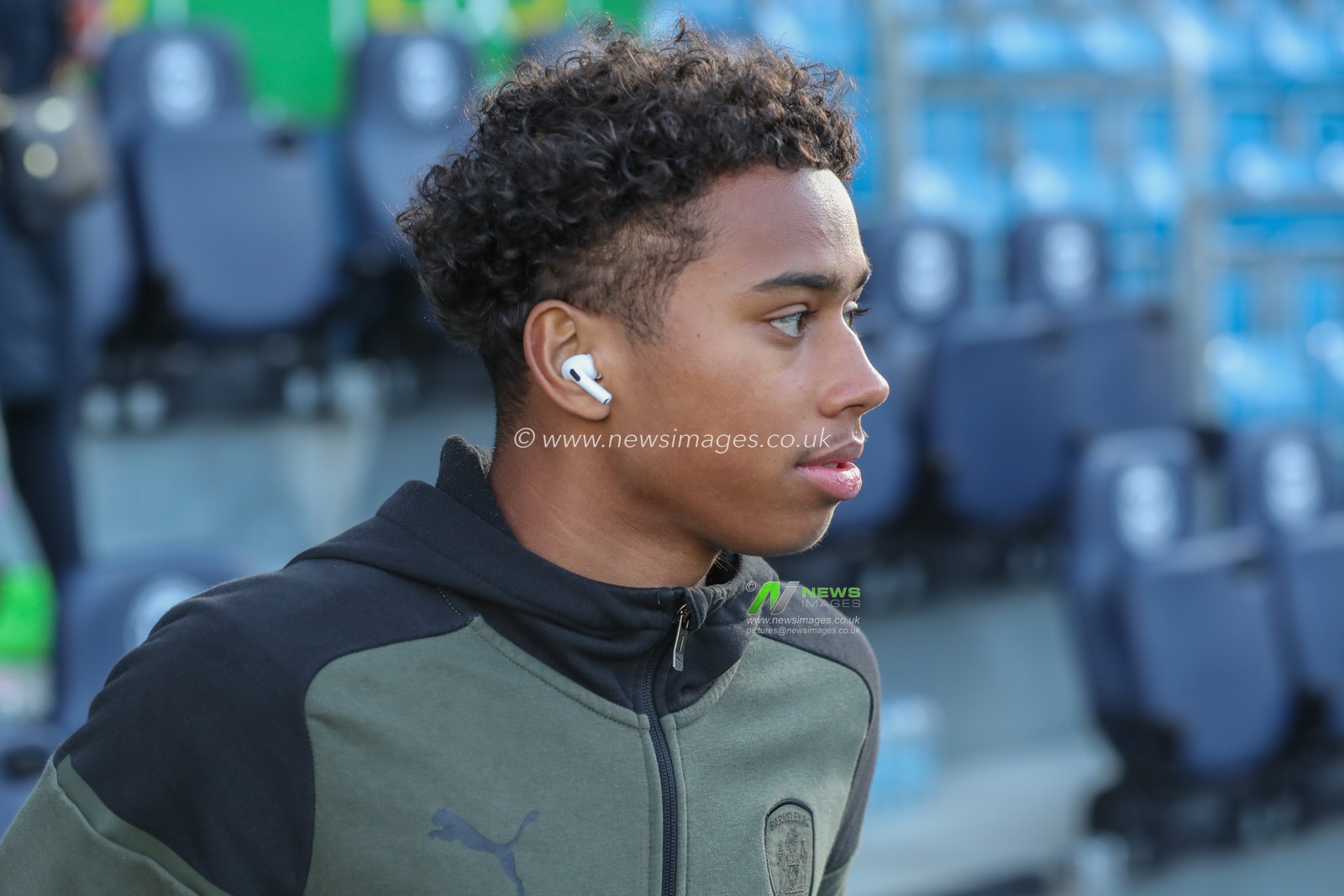 Theo Chapman of Barnsley arrives during the Sky Bet League 1 match Portsmouth vs Barnsley at Fratton Park, Portsmouth, United Kingdom, 16th April 2024

(Photo by Alfie Cosgrove/News Images)