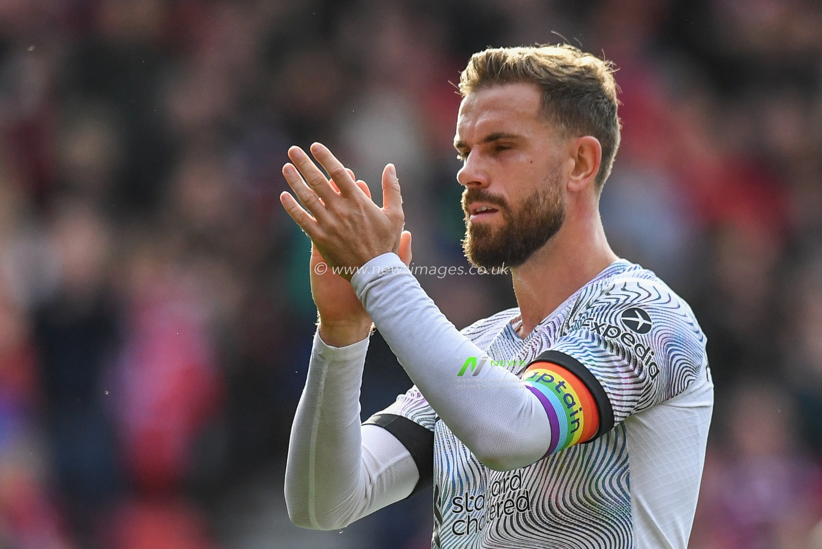 Jordan Henderson #14 of Liverpool Applauds the travelling supporters during the Premier League match Nottingham Forest vs Liverpool at City Ground, Nottingham, United Kingdom, 22nd October 2022

(Photo by Mike Jones/News Images)