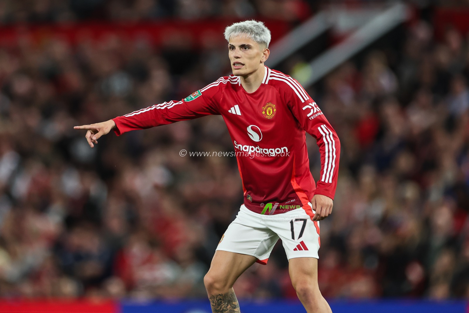 Alejandro Garnacho of Manchester United gives his team instructions during the Carabao Cup 3rd Round match Manchester United vs Barnsley at Old Trafford, Manchester, United Kingdom, 17th September 2024

(Photo by Mark Cosgrove/News Images)